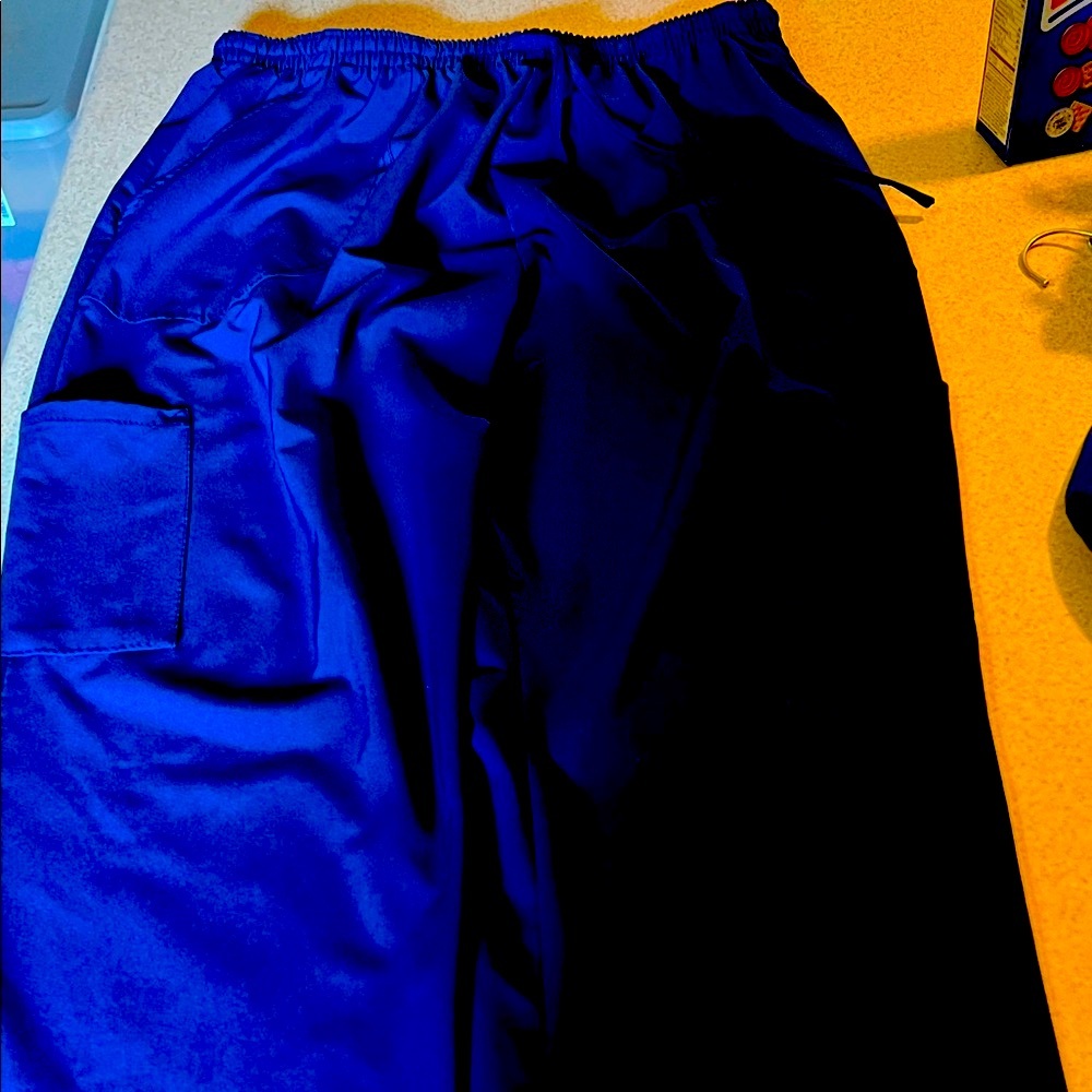 Women’s navy blue scrub pants barely worn